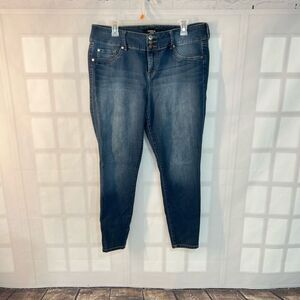 Torrid Blue 3 Buttons Waist Whisker Faded Cotton Blend Skinny Jeans Size 16R